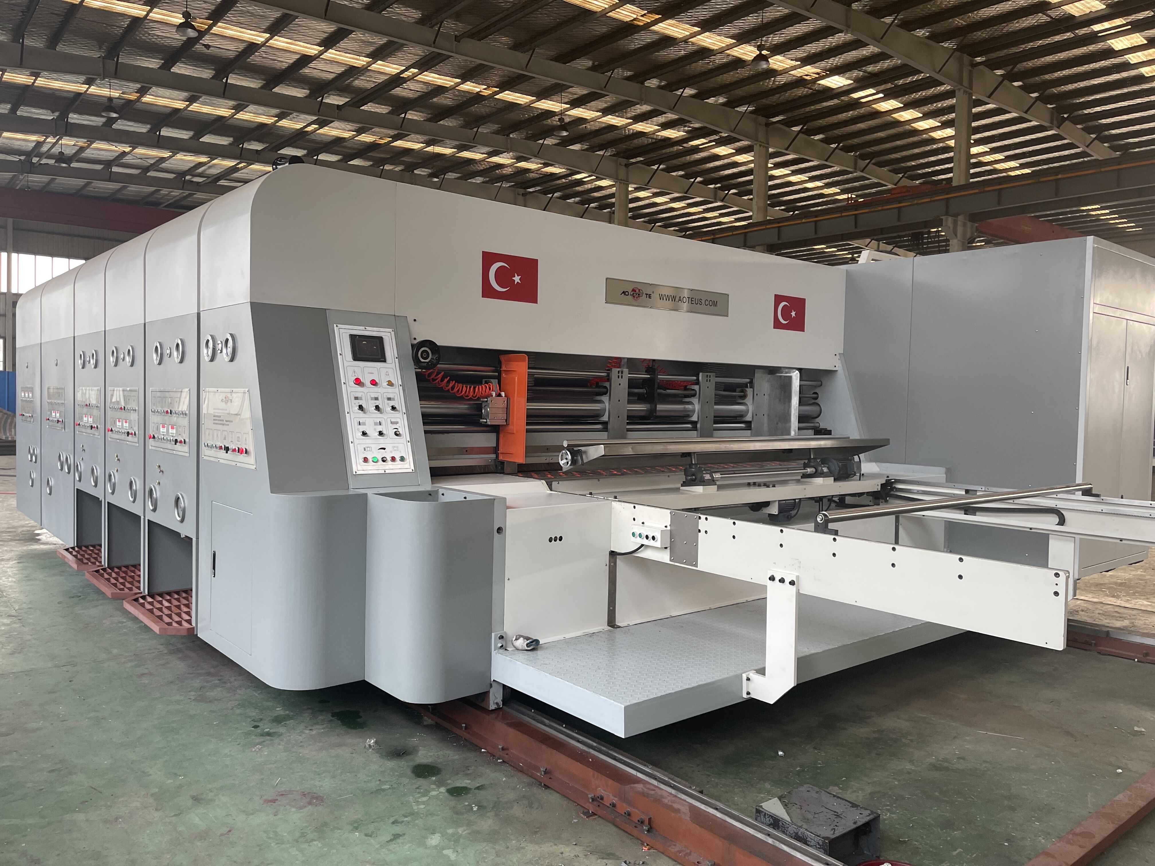 ZYKM II 型2500X3600高速全自動印刷開槽模切機發往土耳其